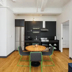 Apart-hotel Placemakr Street